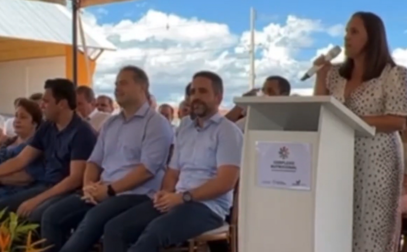 Prefeita Cristiane BB devolve chave da prefeitura para Paulo Dantas