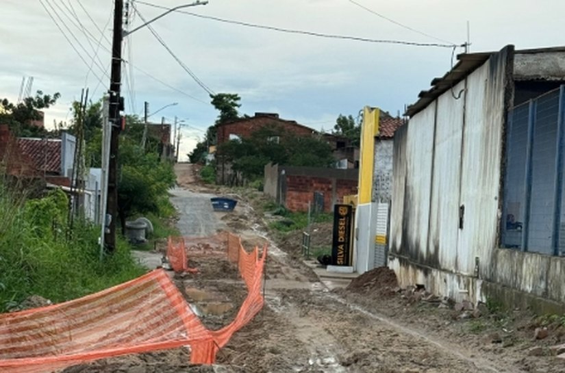 Prefeitura de Palmeira admite suspender obras do saneamento da Águas do Sertão