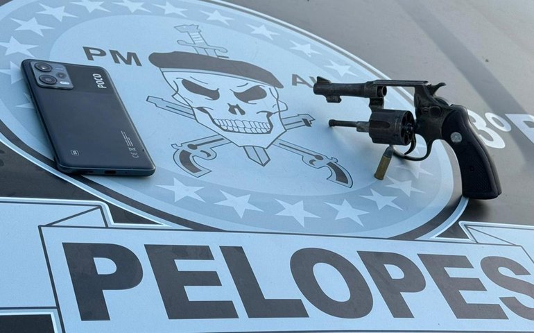 PM apreende 13 armas de fogo e mais de 31kg de drogas durante a última semana no ano