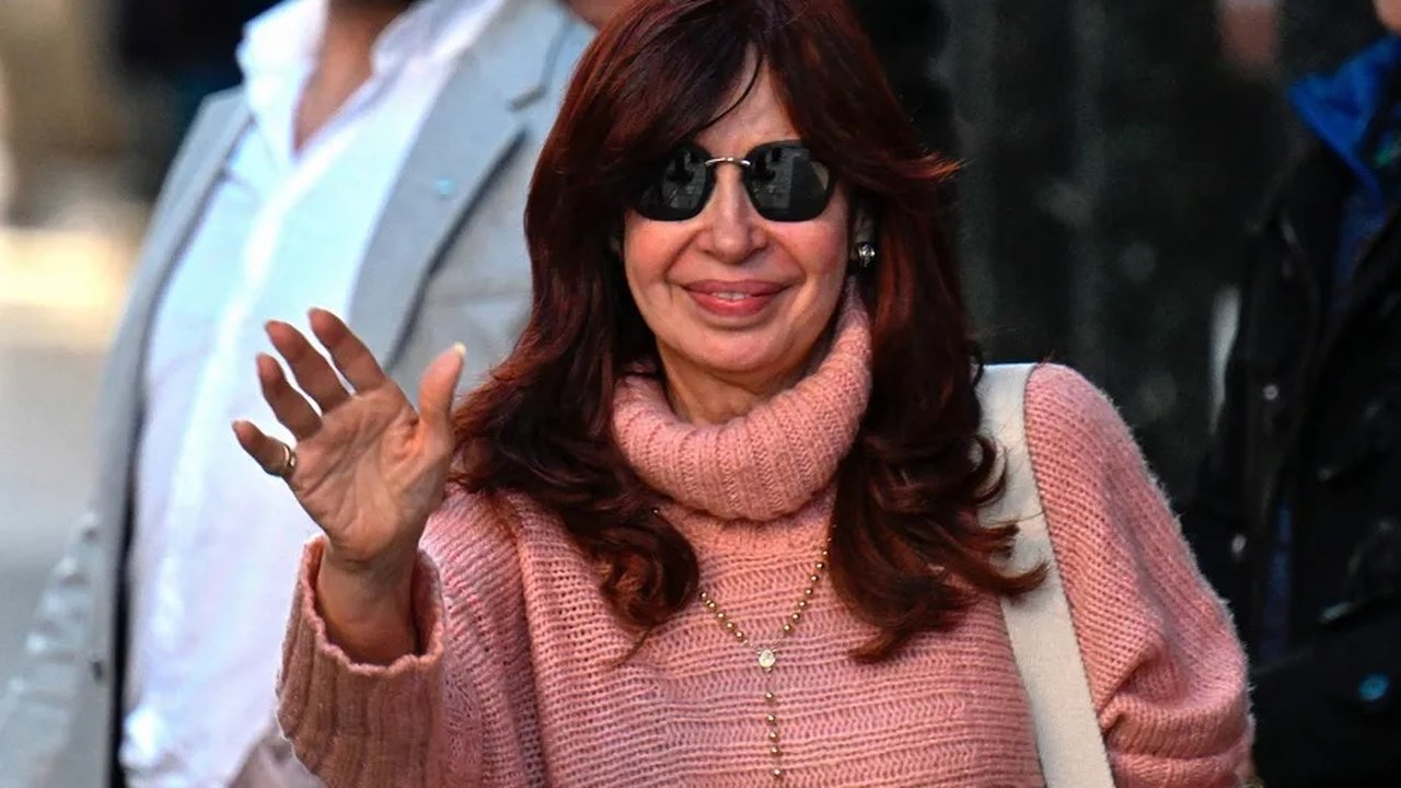 Cristina Kirchner acusa adversário de envolvimento com atentado
