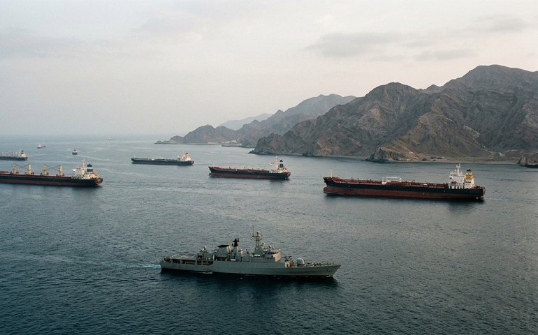 Irã afirma que Estreito de Ormuz está aberto a navios comerciais durante cessar-fogo no Líbano