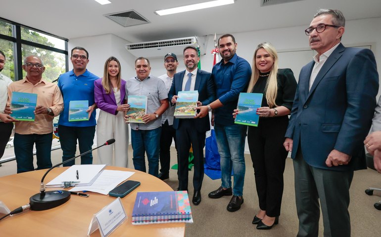 Governo entrega Planos Diretores de Japaratinga e Piranhas e assina convênio para o Programa de Gestão Territorial de Coruripe