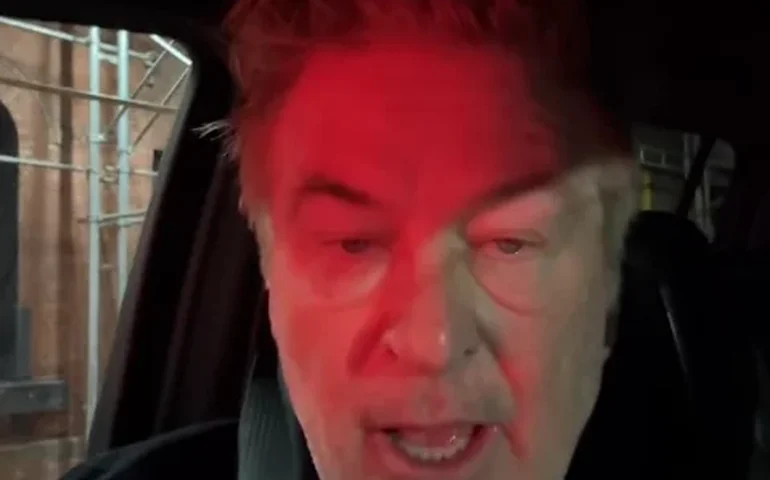 Alec Baldwin coloca mansão em Nova York novamente à venda por R$ 112 milhões; veja fotos