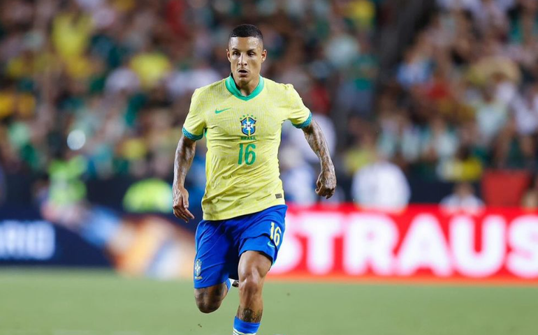 Arana, do Atlético Mineiro, explica por que ficou calado em trecho do hino do Brasil