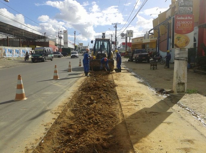 Prefeitura interrompe serviços de pavimentação devido às chuvas em Arapiraca