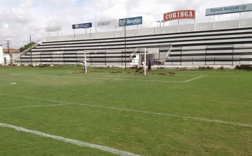Municipal de Arapiraca recebe modificações padrão FIFA no gramado