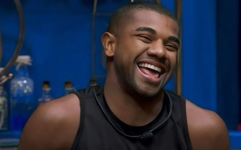 Quem ganhou o BBB ontem? Pódio do Big Brother colocou Davi Brito em primeiro com 60,52%; veja quem ficou segundo e terceiro 