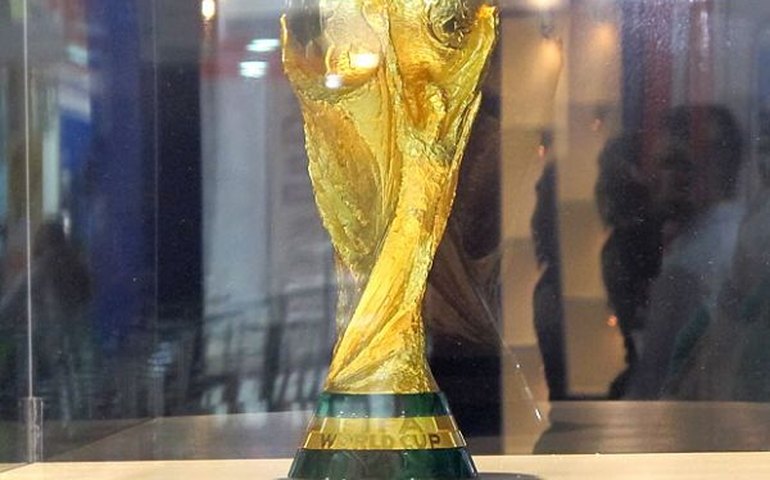 Troféu da Copa do Mundo de 2014 chega ao Brasil depois de rodar o mundo