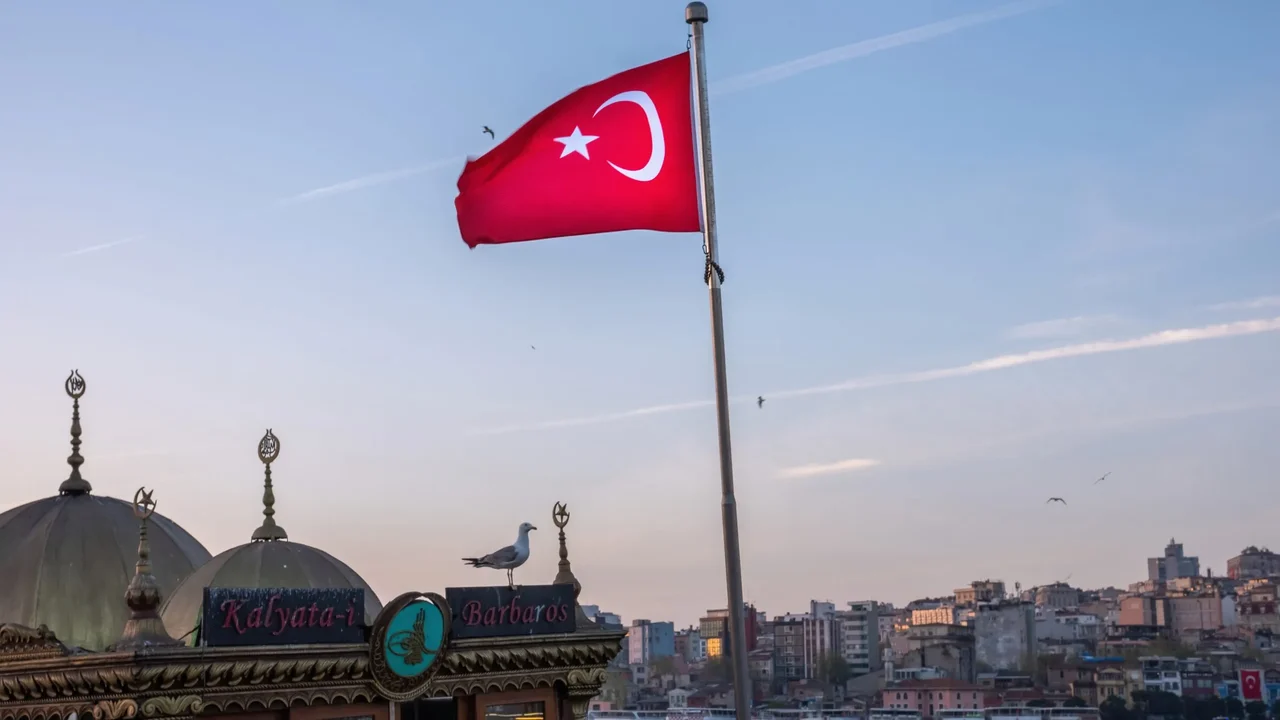 Turquia enfrenta onda de protestos após prisão de prefeito de Istambul por Erdogan