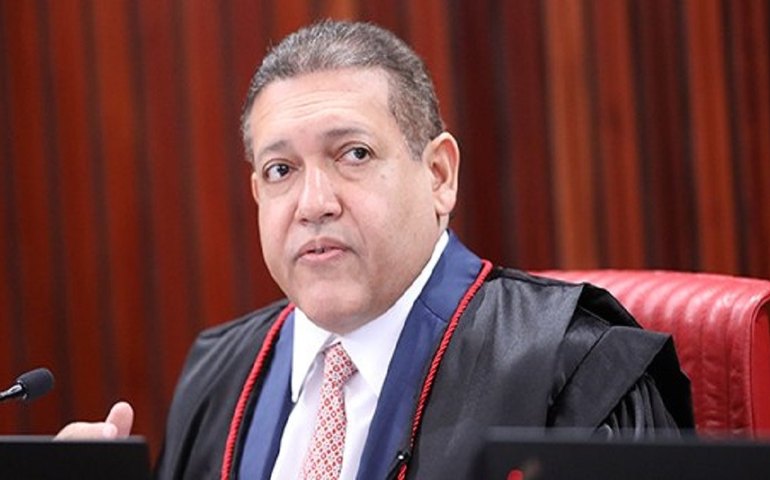 Kassio evoca 'direito de se defender' e se alinha a Bolsonaro em julgamento do STF sobre armas