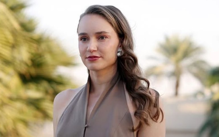 Rybakina vira sobre Swiatek com 'pneu' e alcança inédita semifinal no WTA Finals