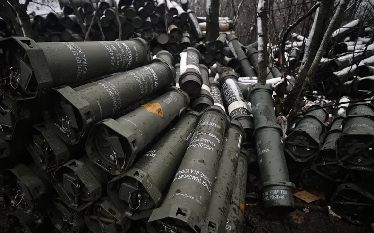 Rússia aumenta produção de artilharia e fabrica três vezes mais munição que EUA e Europa somados