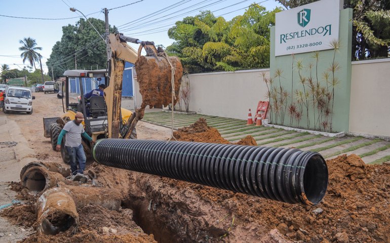 Prefeitura de Maceió leva sistema de drenagem à Rua Caetés, na Serraria