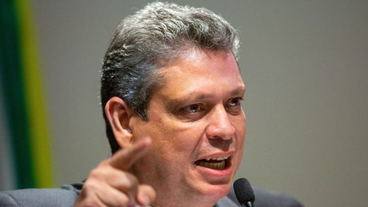 Após desgaste, Macêdo diz que deixa o governo para construir candidatura a deputado em 2026