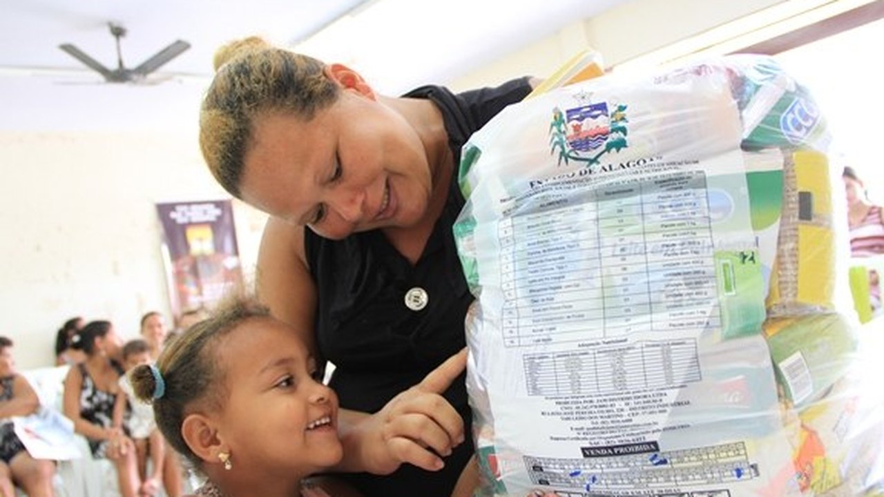 Governo entrega cestas nutricionais em Quebrangulo