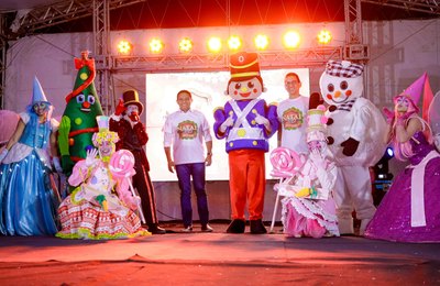 Parada de Natal enche as ruas de Palmeira de cores, luzes e magia