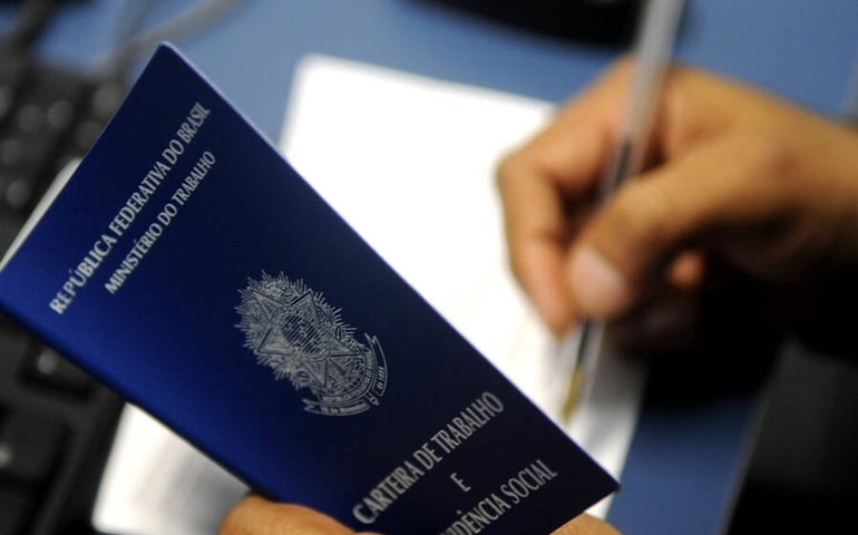 Brasil perde 492 mil postos de trabalho em 2 meses de enxugamento, diz Ipea