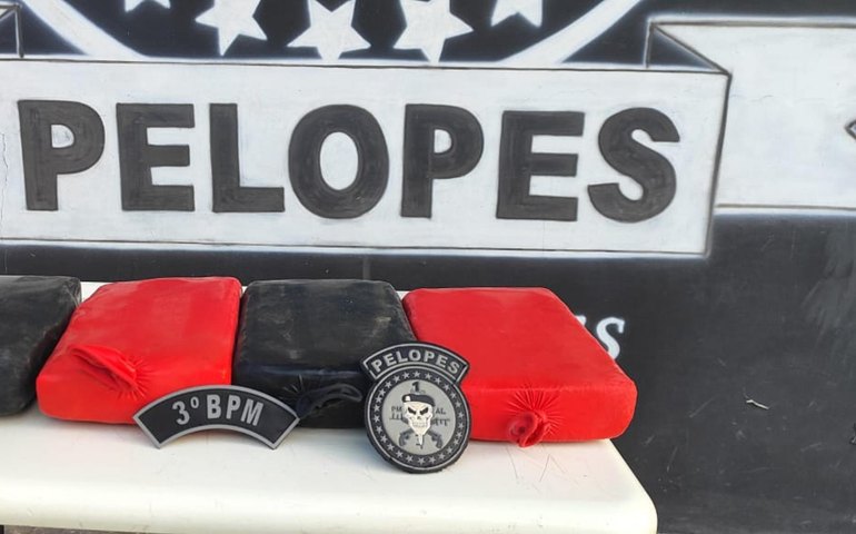 PM apreende mais de quatro quilos de cocaína durante abordagem a ônibus em Arapiraca