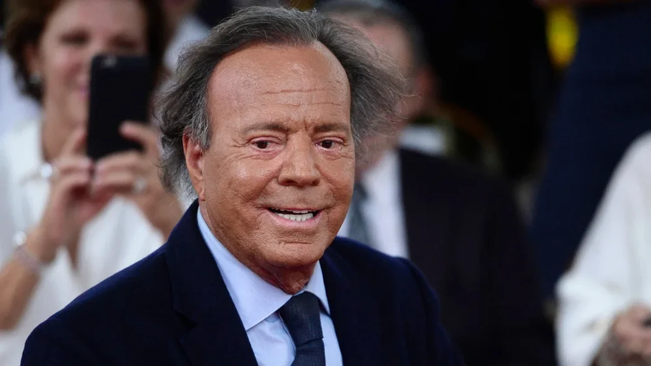 Promotores espanhóis investigam denúncias de agressão sexual contra o cantor Julio Iglesias.