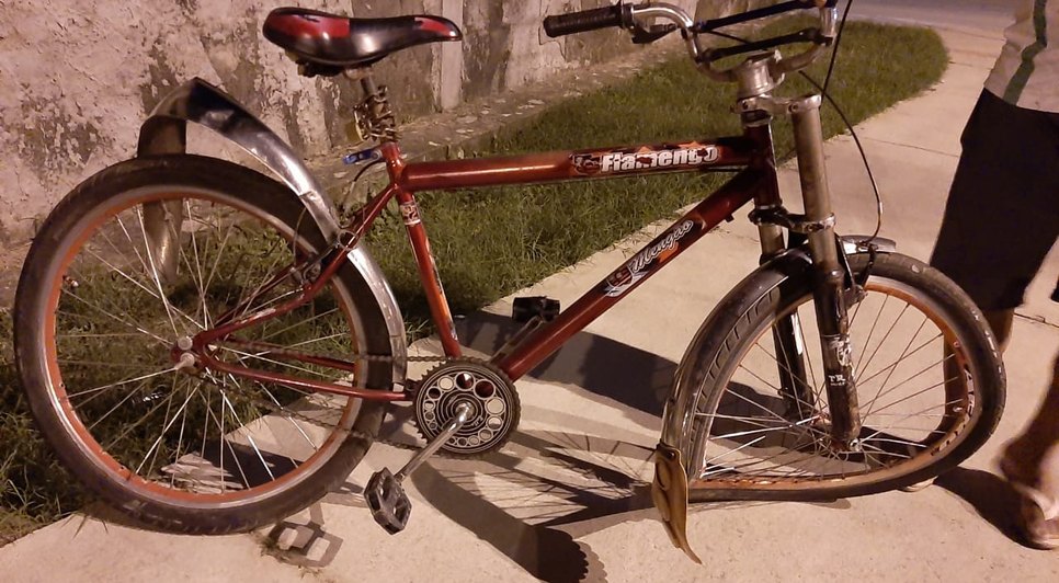 bicicleta atingida