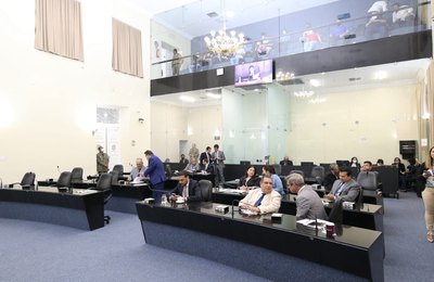 Plenário aprova projeto que melhora e estrutura carreiras dos servidores da Uneal