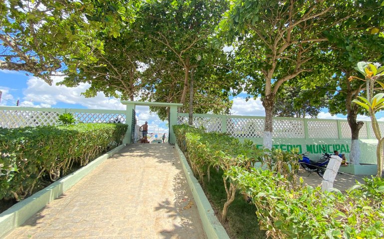 Dia de Finados: Cemitério municipal de Branquinha está preparado para visitação