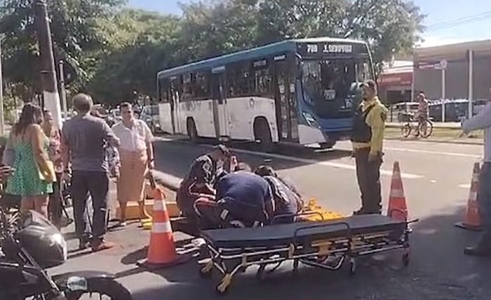 Idoso foi socorrido por paramédicos do SAMU Idoso foi socorrido por paramédicos do SAMU