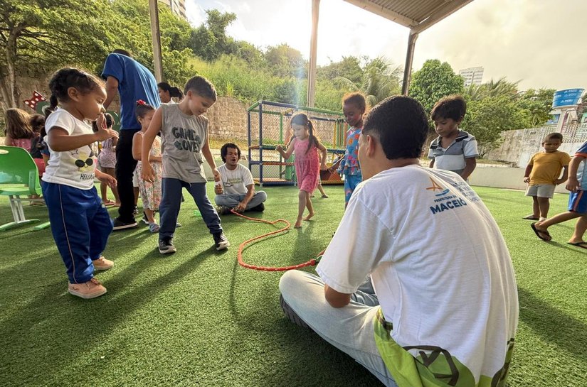 Alurb realiza ação de educação ambiental com crianças do Gigantinhos Poço