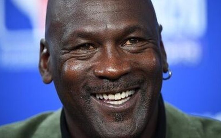 NBA aprova venda do Charlotte Hornets, de Michael Jordan, por R$ 15,7 bilhões