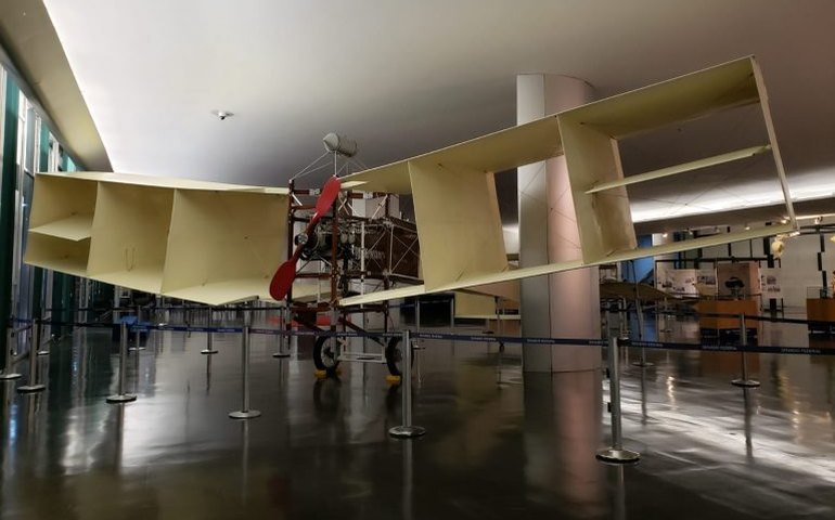 Congresso lembra pioneirismo de Santos Dumont em homenagem aos 150 anos do seu nascimento