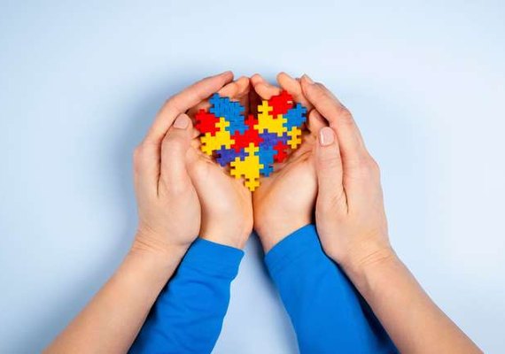 Juíza reduz jornada de bancária que tem filho com síndrome de Down e autismo