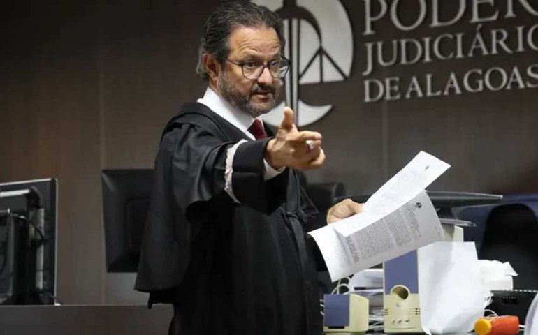 Júri revela detalhes do assassinato de mulher encontrada em geladeira no Jacintinho