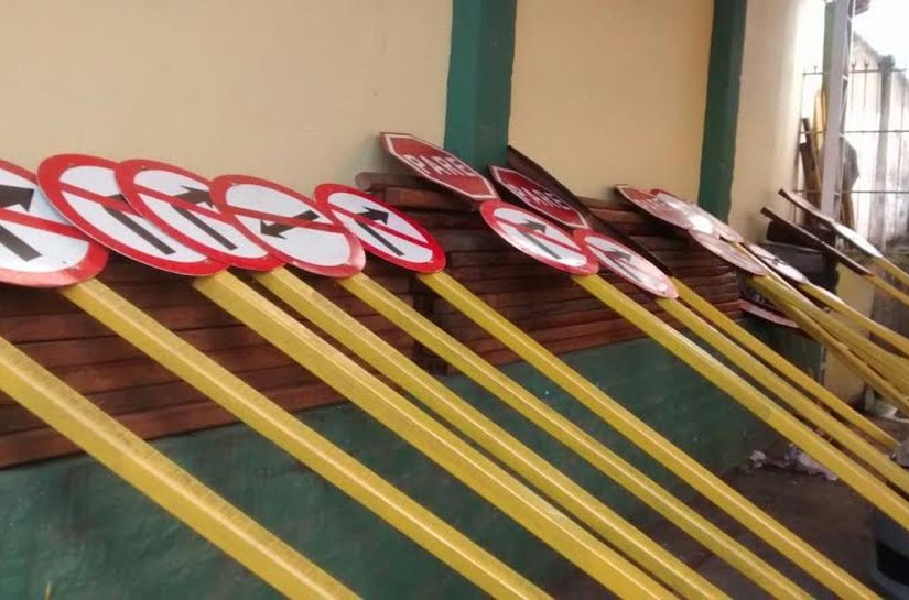SMTT de São Miguel dos Campos recebe placas de sinalização