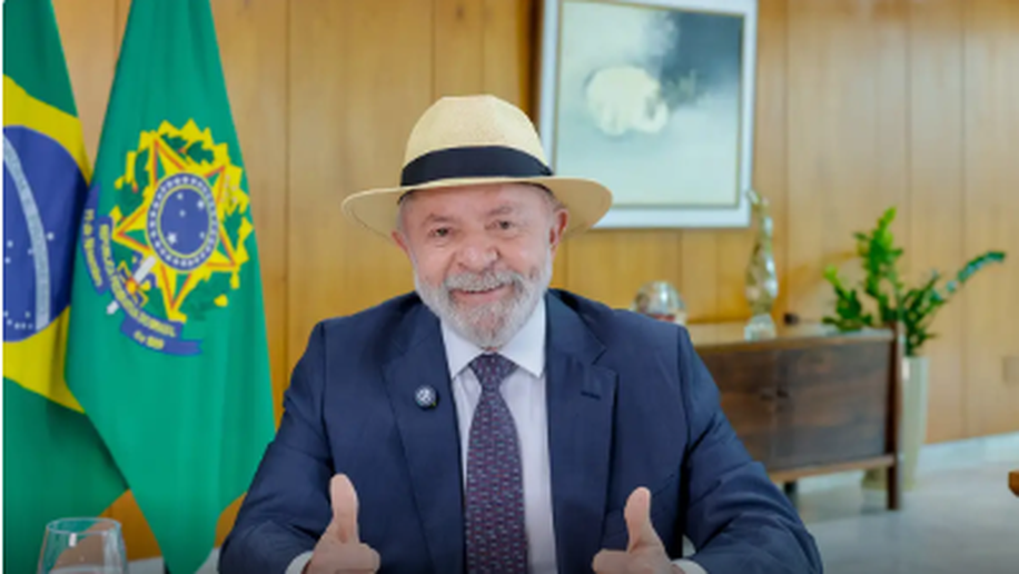 Lula faz exames de imagem da cabeça e está liberado para viagens