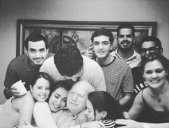 Jota Duarte e os netos em fotografia do acervo pessoal da família Acervo da família