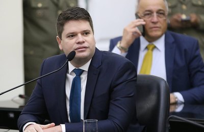 Davi Davino Filho cobra que Governo de Alagoas devolva os 14% descontados dos aposentados e pensionistas durante a pandemia