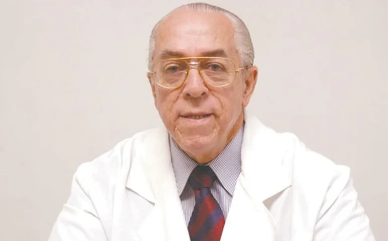 Cesmac concede título de Doutor Honoris Causa ao médico pediatra Dr. Milton Hênio Netto de Gouveia