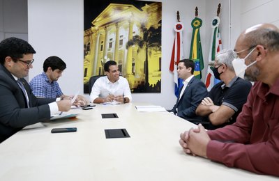 Galba Netto recebe do secretário de Economia João Felipe PL de Diretrizes Orçamentárias 2023