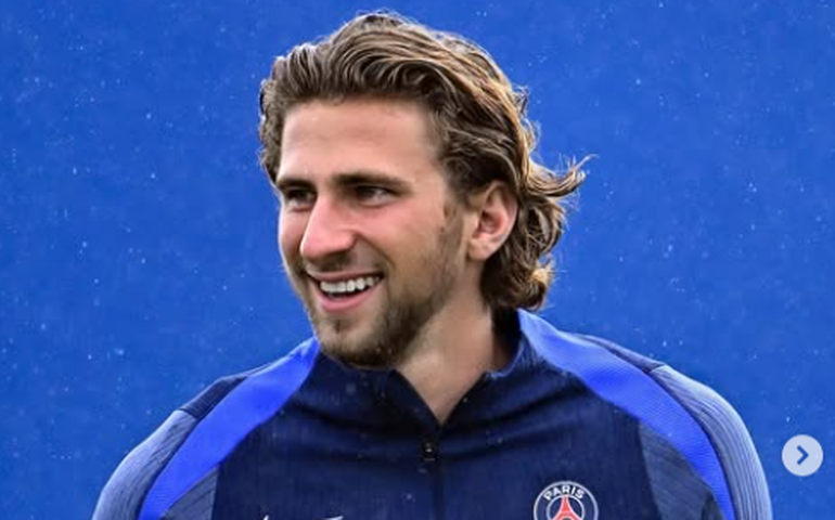 Jogador ucraniano do PSG pede que clube dispense goleiro russo e gera tensão em vestiário