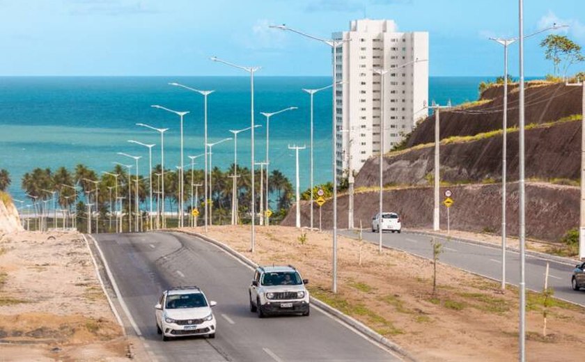 Homem fratura as pernas em queda de moto na Rota do Mar