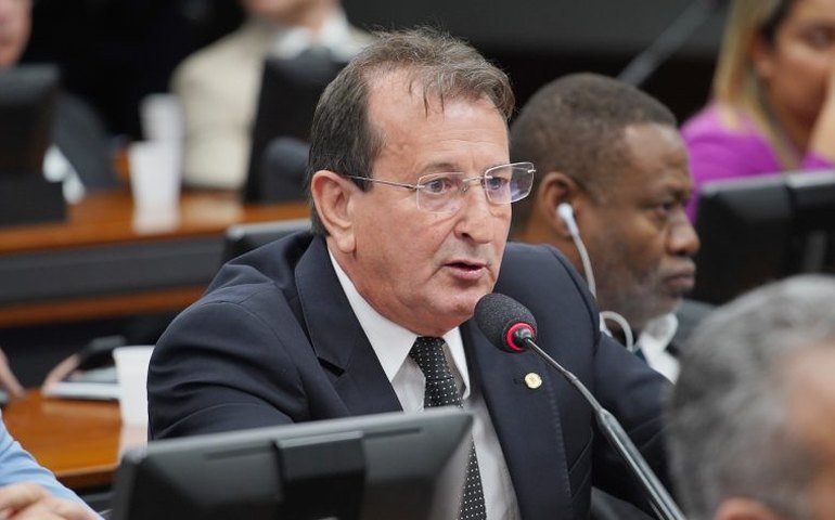 Comissão aprova projeto que limita corte de água por inadimplência em caso de abrigos de animais