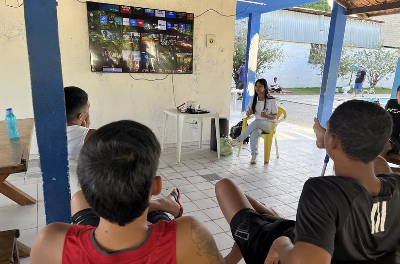 Cine-debate reúne pacientes homens de clínica de reabilitação para discutir enfrentamento à violência contra a mulher