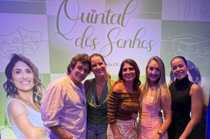 Psicólogo e escritor Alexander Bez prestigia o espetáculo Quintal dos Sonhos em Santos, no litoral de São Paulo