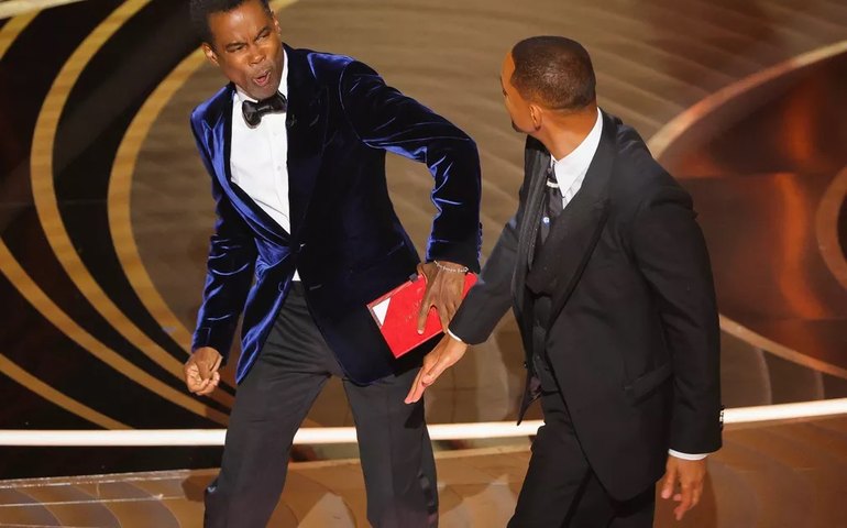 Will Smith pede desculpas a Chris Rock por tapa na cerimônia do Oscar