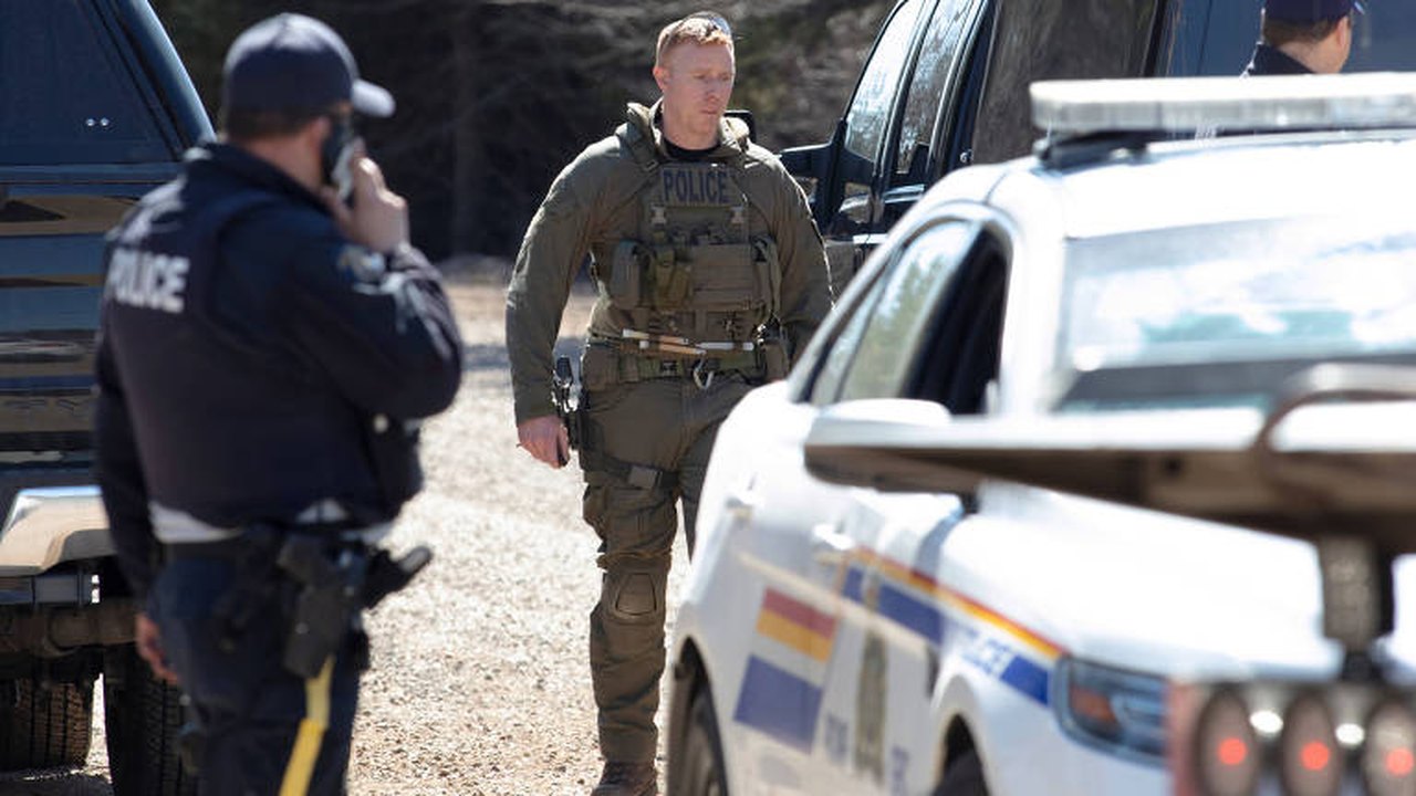 Polícia do Canadá pede desculpas por demora em acusar jogadores da principal liga de hóquei dos EUA suspeitos de estupro coletivo