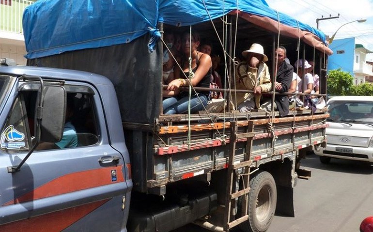 Pau de arara em romarias se torna manifestação cultural