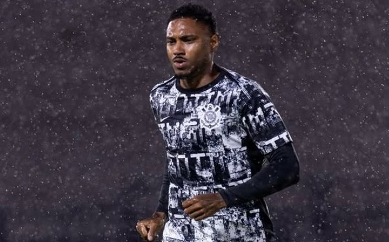 Corinthians é dominado pelo Bragantino, sofre goleada e fica fora do G-8