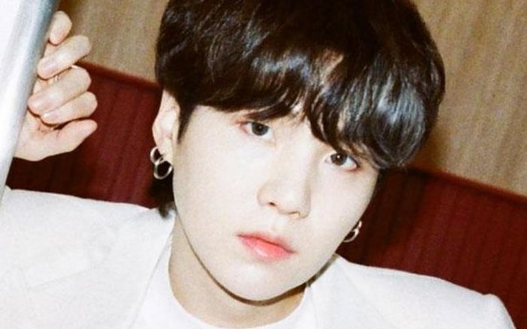 Suga, integrante do BTS, testa positivo para covid-19