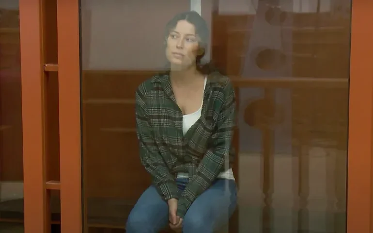 Rússia: mulher que fez doação para ONG ucraniana é condenada a 12 anos de prisão