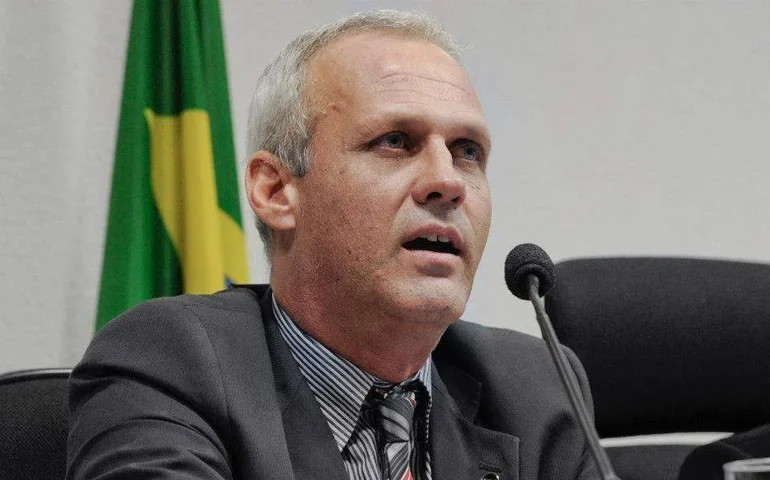 Secretário responsável pela 'lista suja' do trabalho escravo é afastado do cargo